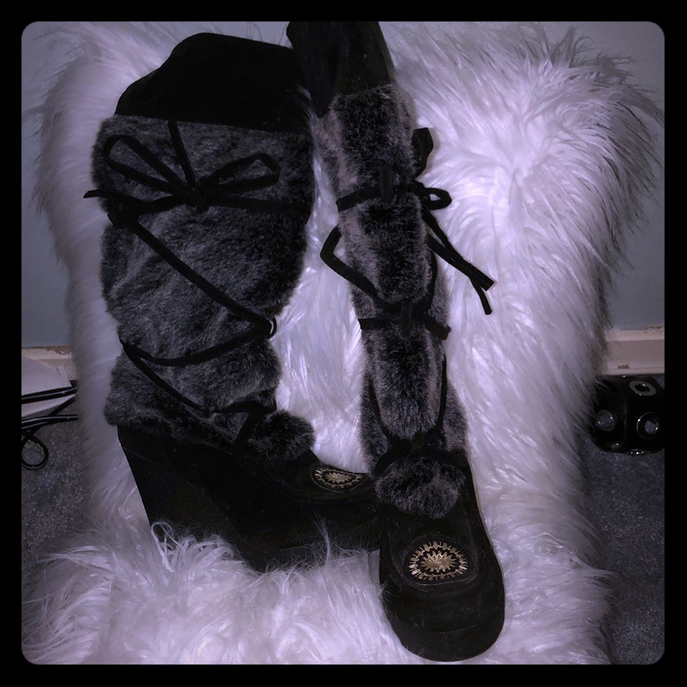 Knee high platform blk/gray faux fur boots.